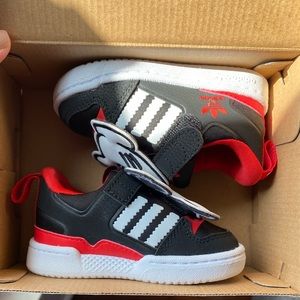 Adidas toddler sneaker size 5